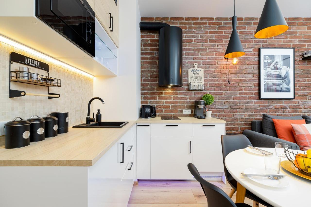 Movie Jacuzzi Apartment At The Main Station By Noclegi Renters Krakov Exteriér fotografie