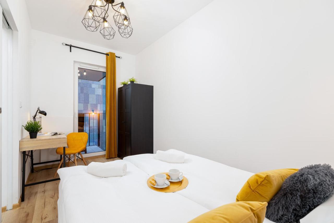 Movie Jacuzzi Apartment At The Main Station By Noclegi Renters Krakov Exteriér fotografie