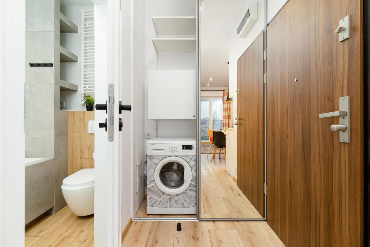 Movie Jacuzzi Apartment At The Main Station By Noclegi Renters Krakov Exteriér fotografie